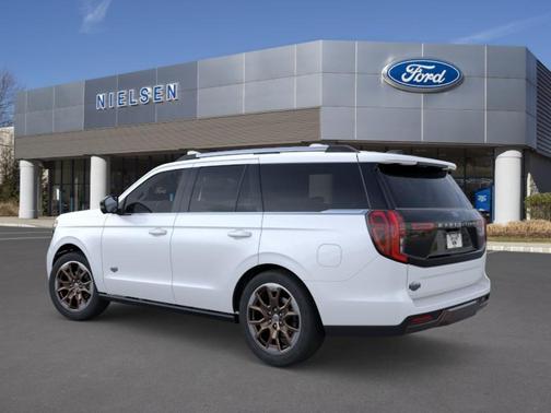 Star White Metallic Tri-Coat 2026 Ford Expedition King Ranch