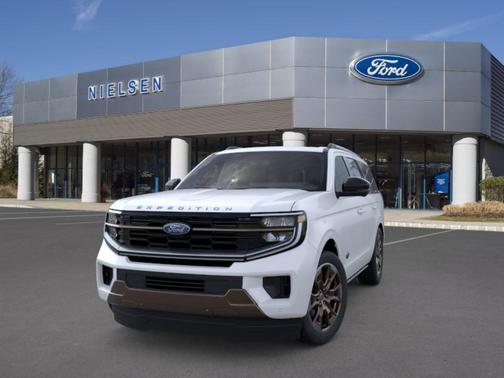 Star White Metallic Tri-Coat 2026 Ford Expedition King Ranch