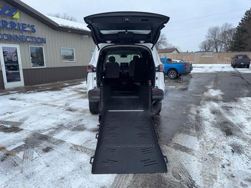 Ice Cap 2026 Toyota Sienna LE