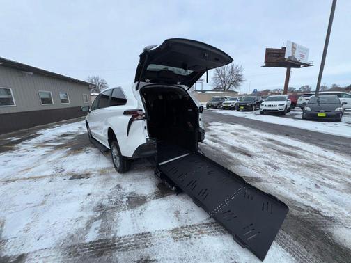 Ice Cap 2026 Toyota Sienna LE
