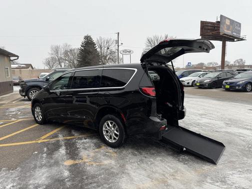 2025 Chrysler Pacifica L