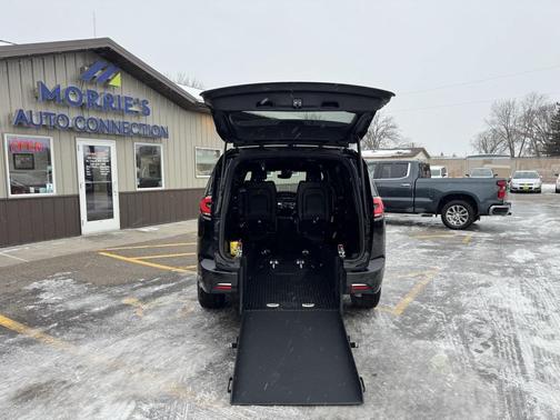 2025 Chrysler Pacifica L