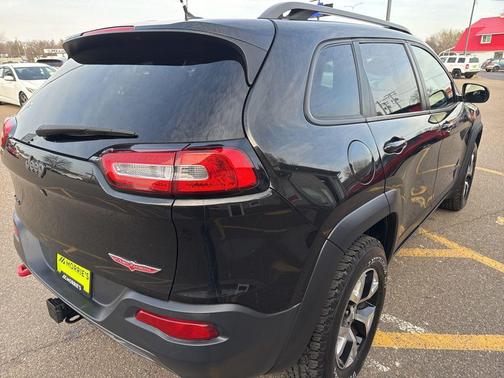 Brilliant Black Crystal Pearlcoat 2015 Jeep Cherokee Trailhawk