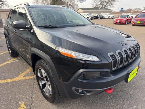 Brilliant Black Crystal Pearlcoat 2015 Jeep Cherokee Trailhawk