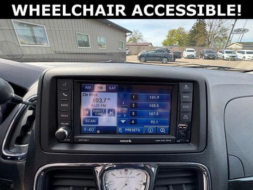 SAPPHIRE CRYSTAL 2012 Chrysler Town & Country Touring-L