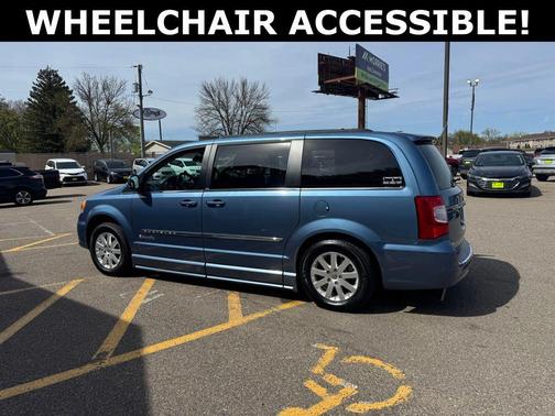 SAPPHIRE CRYSTAL 2012 Chrysler Town & Country Touring-L