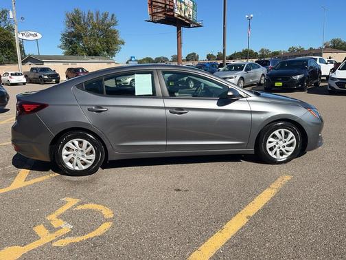 2019 Hyundai ELANTRA SE