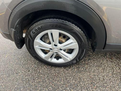 Gun Metallic 2021 Nissan Kicks S