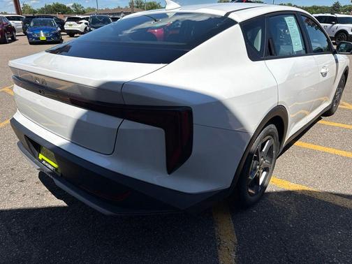 Snow White Pearl 2025 Kia K4 LXS