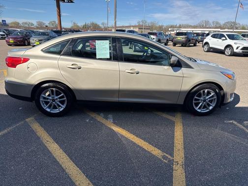 White Gold Metallic 2018 Ford Focus SE