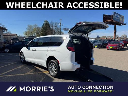 Bright White Clearcoat 2026 Chrysler Pacifica L