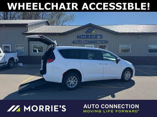 Bright White Clearcoat 2026 Chrysler Pacifica L