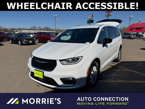 Bright White Clearcoat 2026 Chrysler Pacifica L