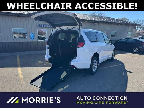 Bright White Clearcoat 2026 Chrysler Pacifica L