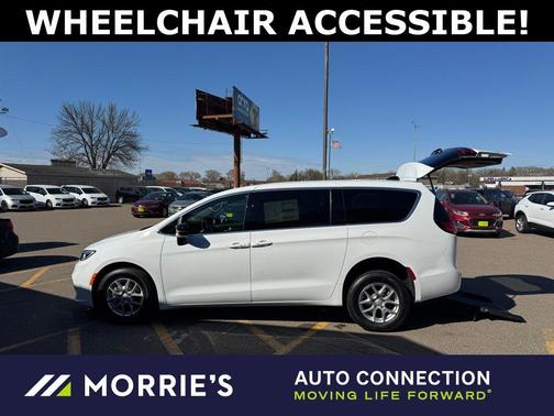 Bright White Clearcoat 2026 Chrysler Pacifica L