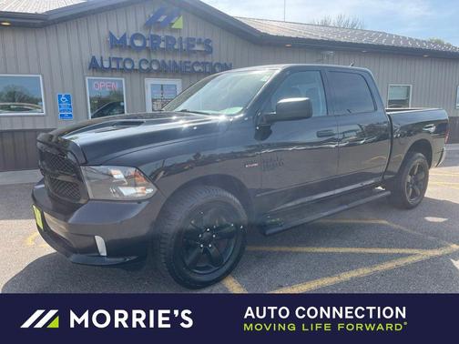Diamond Black Crystal Pearlcoat 2019 RAM 1500 Express