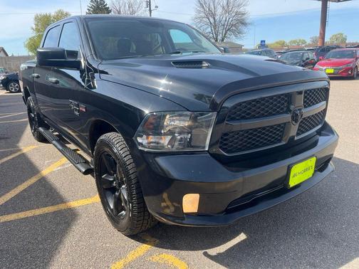 Diamond Black Crystal Pearlcoat 2019 RAM 1500 Express