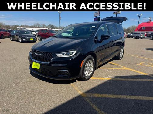 Diamond Black Crystal Pearlcoat 2026 Chrysler Pacifica L