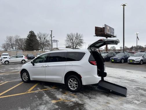 2025 Chrysler Pacifica L