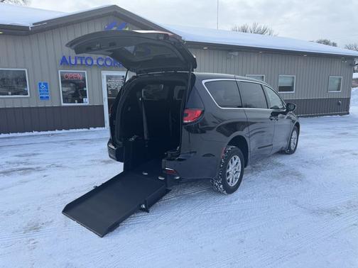 2025 Chrysler Pacifica L