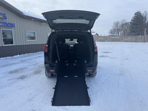 2025 Chrysler Pacifica L