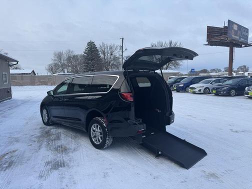 2025 Chrysler Pacifica L