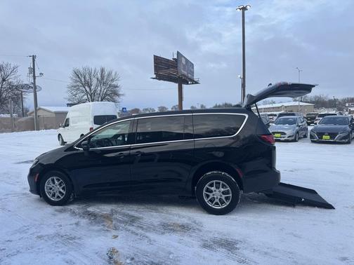 2025 Chrysler Pacifica L