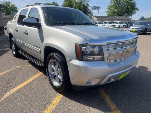Sheer Silver Metallic 2011 Chevrolet Avalanche 1500 LT