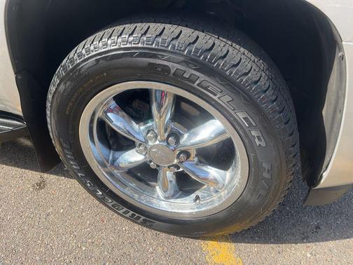 Sheer Silver Metallic 2011 Chevrolet Avalanche 1500 LT