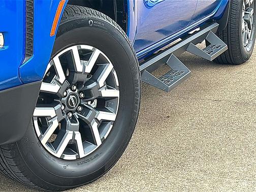 Bluestone Pearl 2024 Nissan Frontier SL