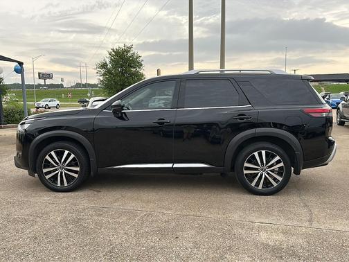 2023 Nissan Pathfinder Platinum FWD