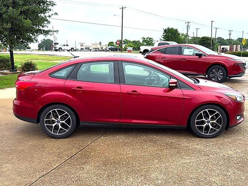 Ruby Red Metallic Tinted Clearcoat 2017 Ford Focus SEL