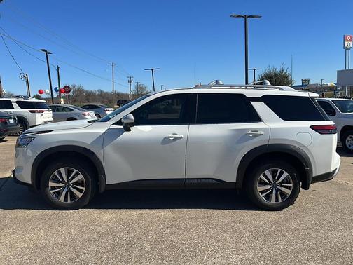 2023 Nissan Pathfinder SL FWD