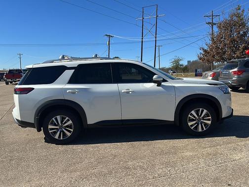 2023 Nissan Pathfinder SL FWD