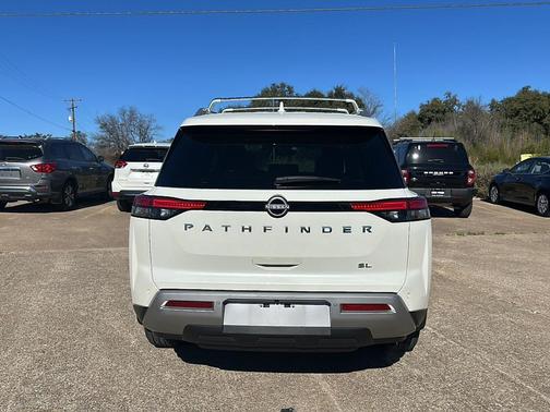 2023 Nissan Pathfinder SL FWD