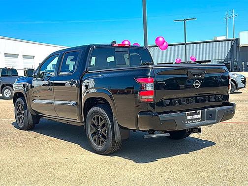 SUPER BLK 2027 Nissan Frontier SV