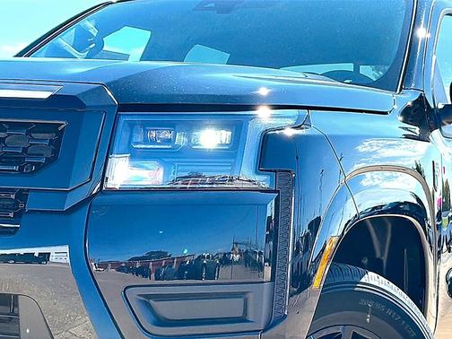 SUPER BLK 2027 Nissan Frontier SV