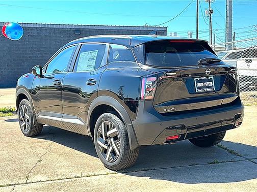 Super Black 2026 Nissan Kicks SV