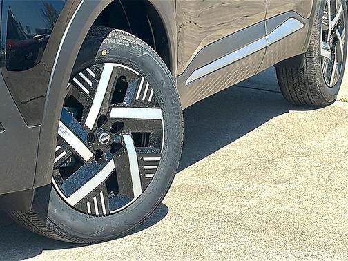 Super Black 2026 Nissan Kicks SV