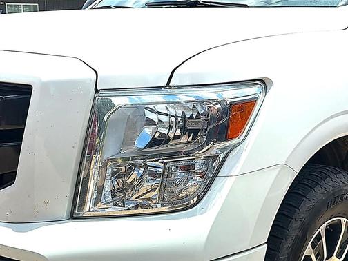 Glacier White 2021 Nissan Titan SV