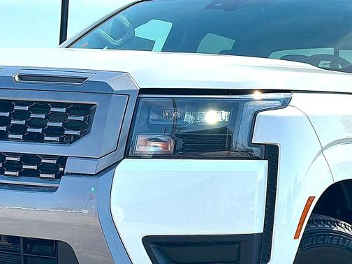 QAK 2027 Nissan Frontier SV