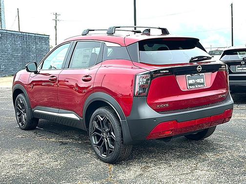 2026 Nissan Kicks SR