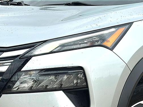 Brilliant Silver Metallic 2024 Nissan Rogue SV