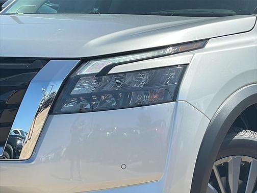 2025 Nissan Pathfinder SL FWD