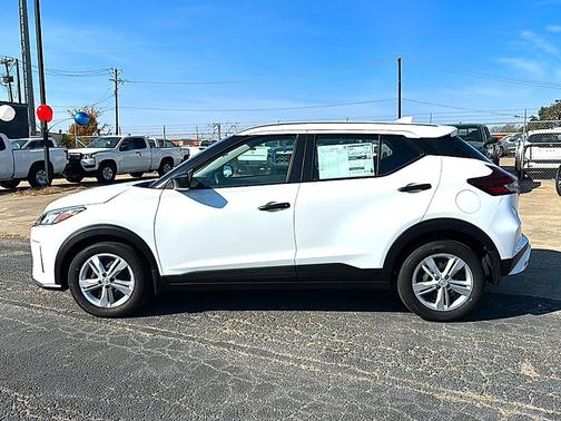 2025 Nissan Kicks S