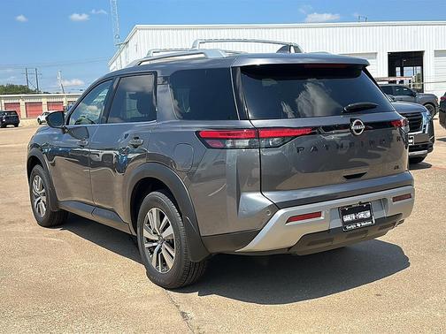 2025 Nissan Pathfinder SL FWD