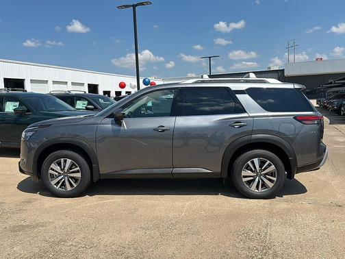 2025 Nissan Pathfinder SL FWD