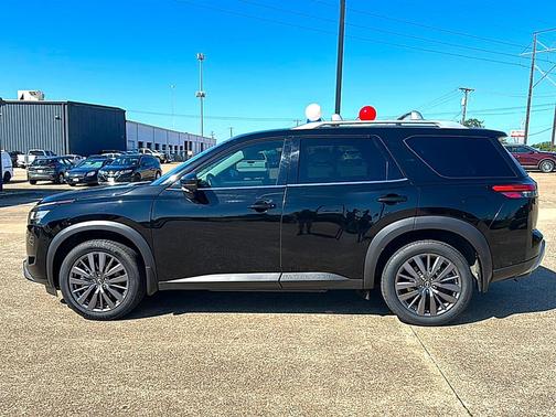 Super Black 2024 Nissan Pathfinder SL FWD