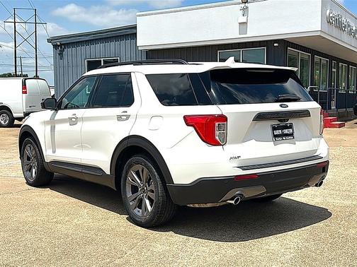 Star White Metallic Tri-Coat 2022 Ford Explorer XLT