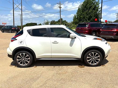 Pearl White 2017 Nissan Juke SV